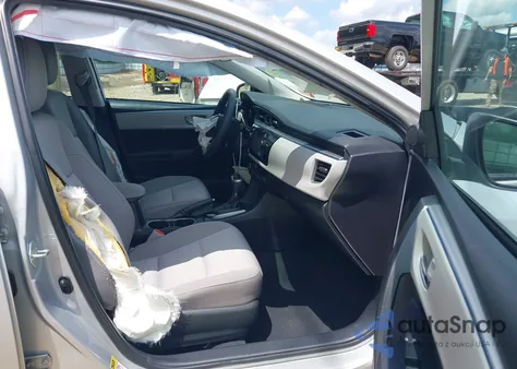 2015 Toyota Corolla Le z USA, uszkodzony, nr VIN 2T1BURHE8FC381399